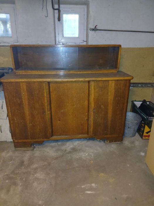 Kredens dębowy orginalny z PRL-u z przeszkloną nadstawką.