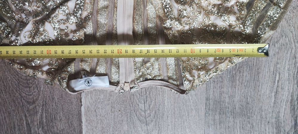 Блискуче плаття для вечірнього виходу