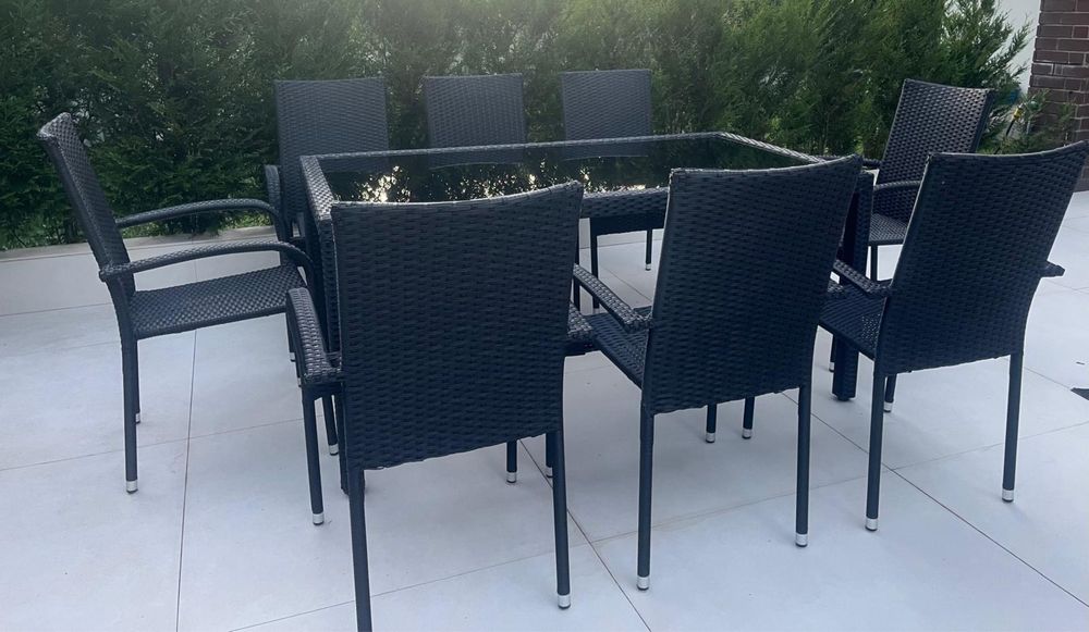 Conjunto de mesa e 8 cadeiras novas em rattan