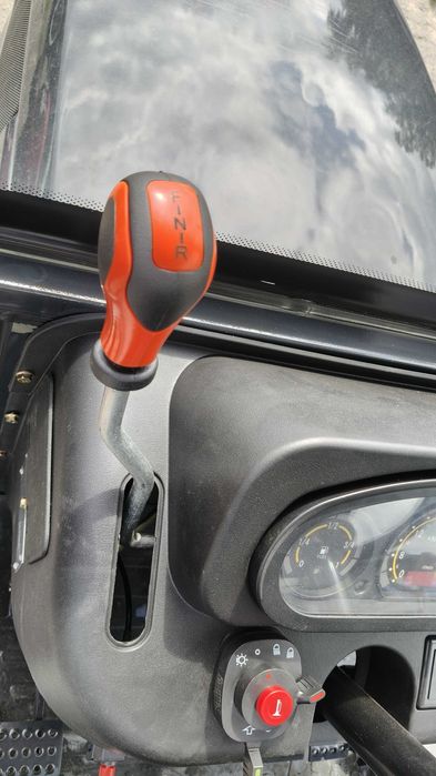 Трактор БУЛАТ 404RС з кабіною рівна підлога реверс