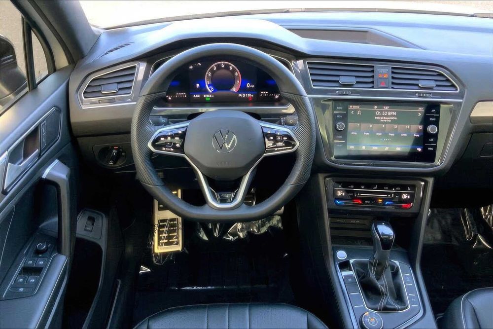 Volkswagen Tiguan SEL R-Line 4Motion      2024