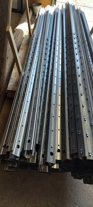 Słupki z  winnicy, plantacja malin, Słupki sadownicze, Słupki metalowe