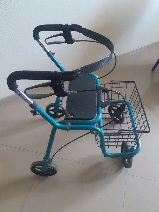 Кресло ходунок продам