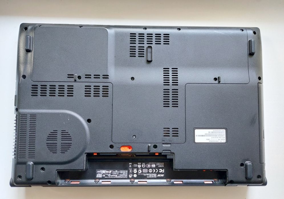 Acer 17.3"/intel 2×2.4Ггц/8гб/ssd128+hdd500