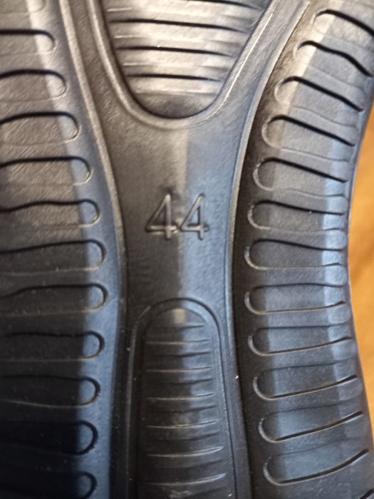 Кросівки чоловічі