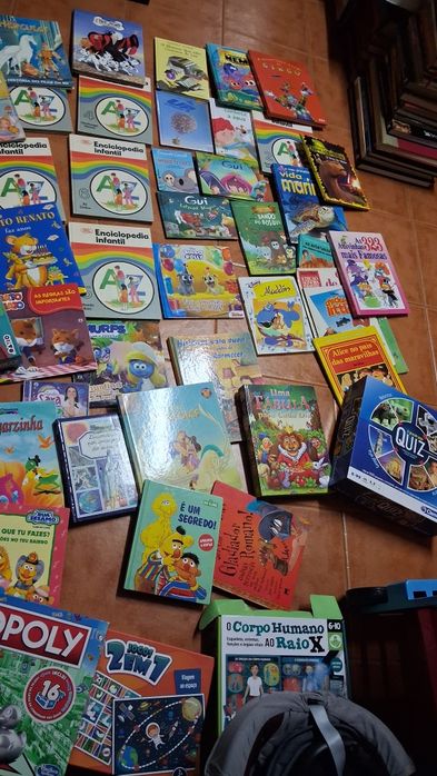 Grande lote de livros infantis , jogos e puzzles