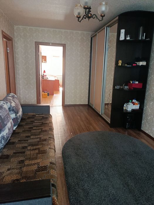 Продається 2 - кімнатна квартира в Центрі