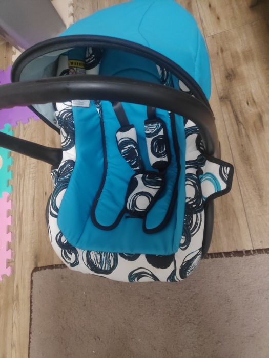 Fotelik samochodowy niebieski