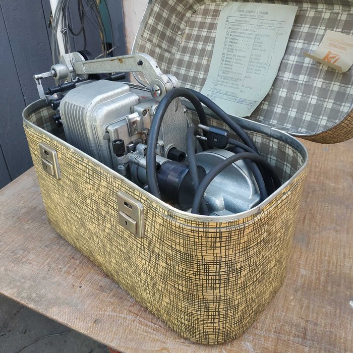 Продам кинопроектор