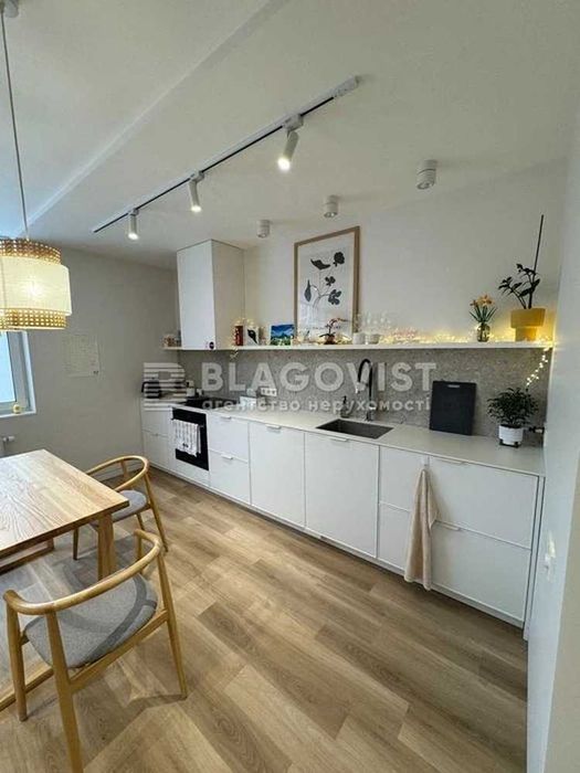 ЖК Варшавський Мікрорайон!2К/69м2 відмінний ремонт тепла зручна