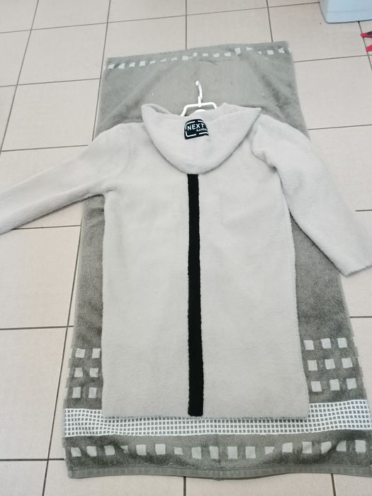 Super elegancki  ciepły płaszcz  z Alpaki z kapturem rozmiar  L