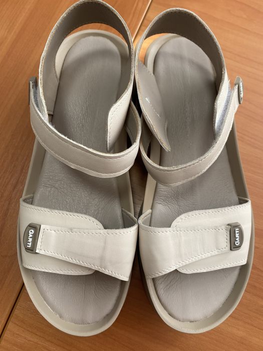 Босоніжки шкіряні 39 розмір