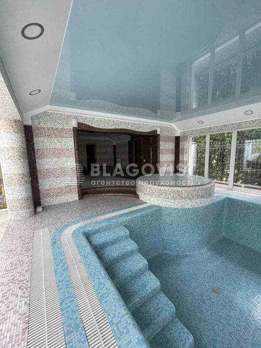 Маєток в передмісті Києва з басейном авторським дизайном 1200 метрів!