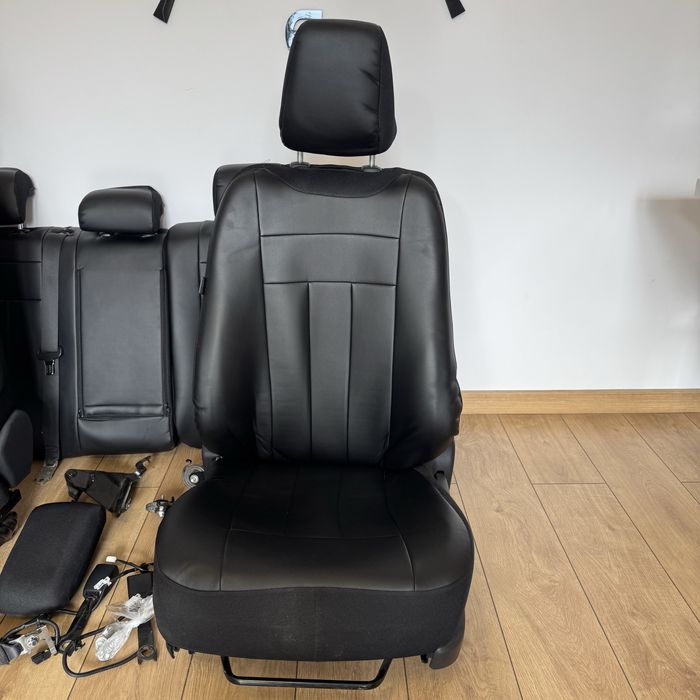 Komplet foteli Toyota Auris II combi + boczki