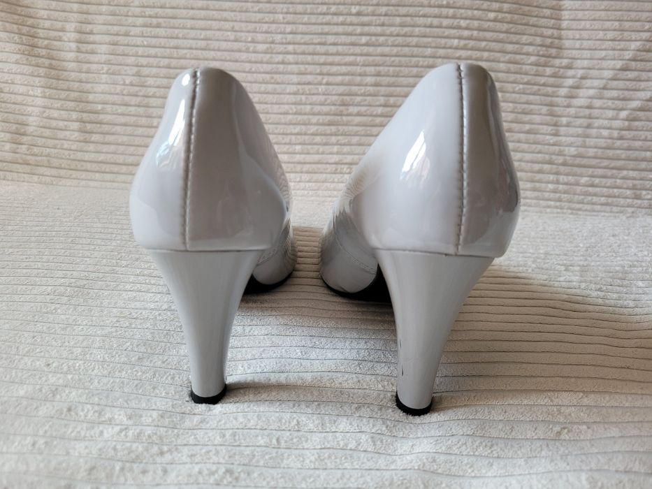 Czółenka popielate rozm 38 Kamex but