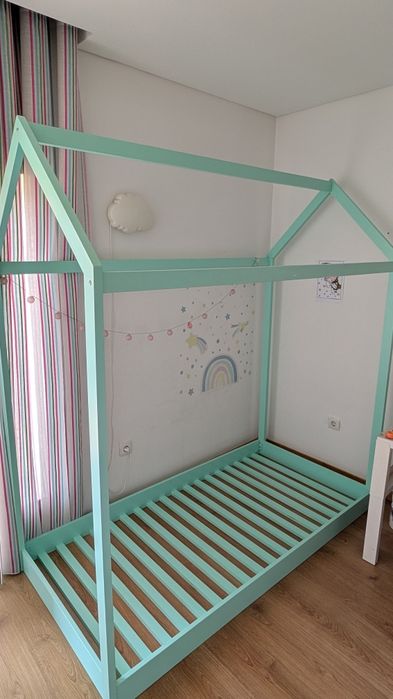 Cama infantil casinha 90x200 com estrado – excelente estado