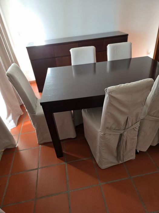 Mobília de sala de jantar, como nova