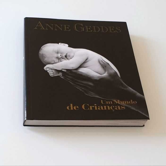 Um mundo de crianças, de Anne Gueddes - como novo.