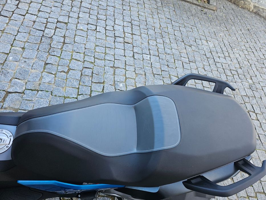 Vendo mota bmw c 400 x  em muito bom estado