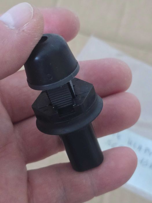 Odbojnik tylnej klapy volvo S40 S60 V70III XC70II V50 2004 - 16