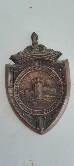 Cinzeiro em bronze 8º Centenário da Fundação de Portugal.