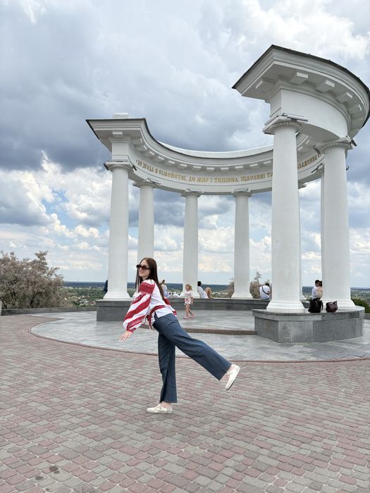 Вишиванка біла червона