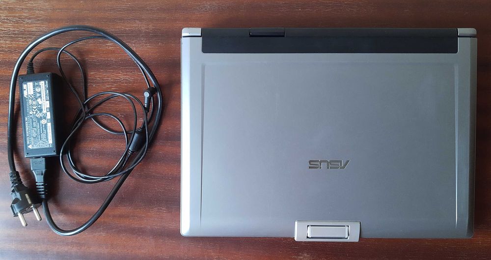 Ноутбук ASUS F5RL.