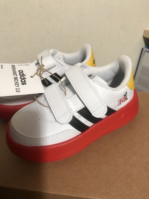 Кросівки adidas 23