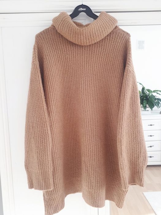 Brązowy sweter z golfem Zara
