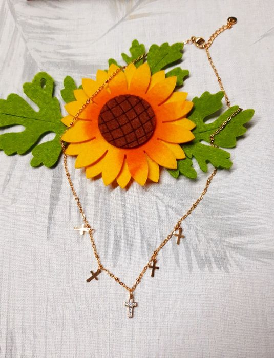 Colar novo em aço inoxidável com 5 crucifixos