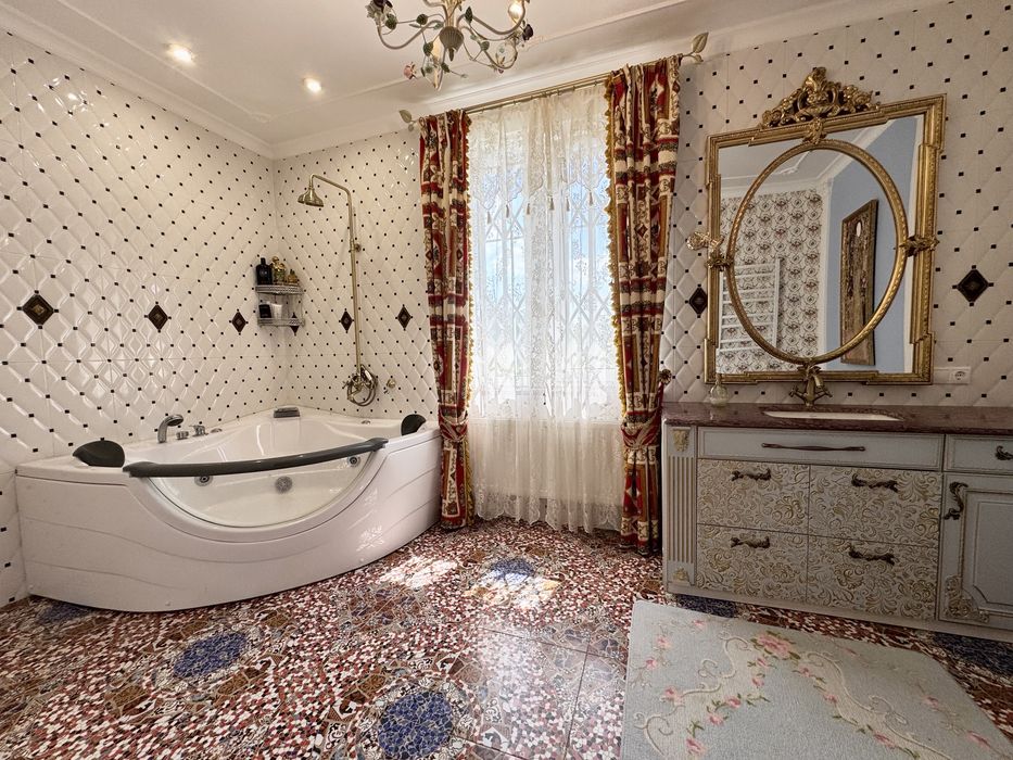 КМ Нова Ходосівка будинок 600 м² 20 соток гостьовий будинок лазня ліс