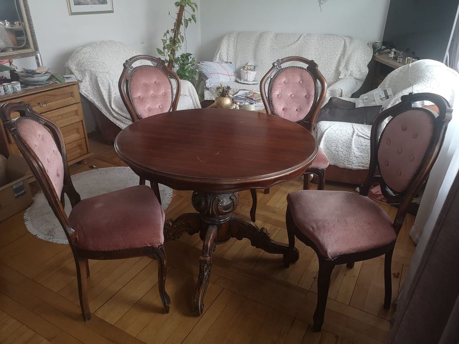 Okrągły stół z krzesłami antyczny