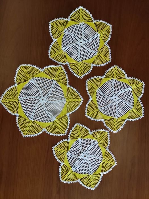 Conjunto de 4 Naperons novos em Crochet feitos à mão.