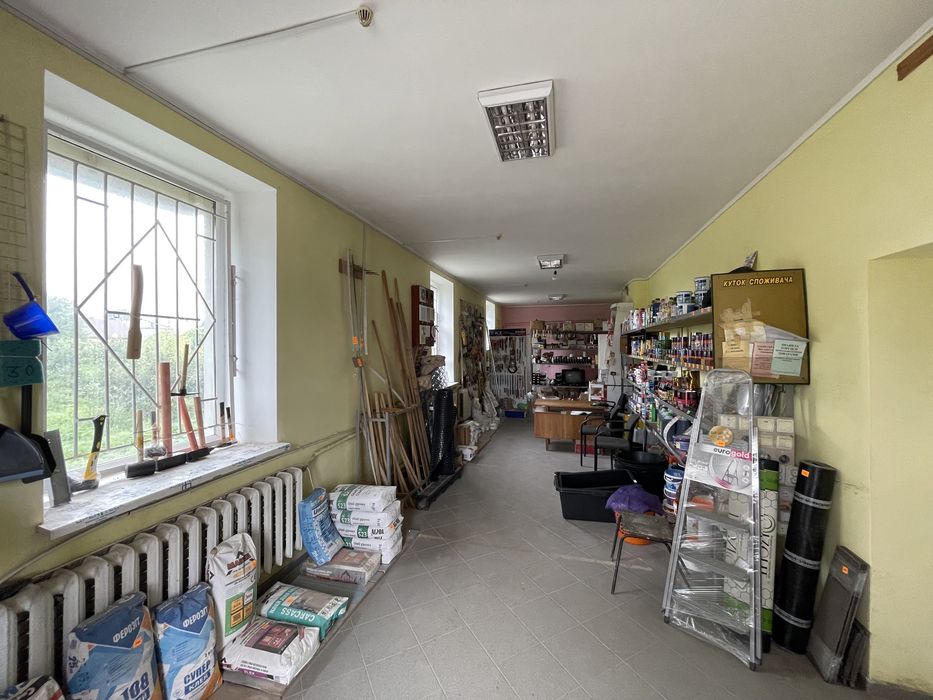 Продаж  приміщень з приватизованою землею в Городку