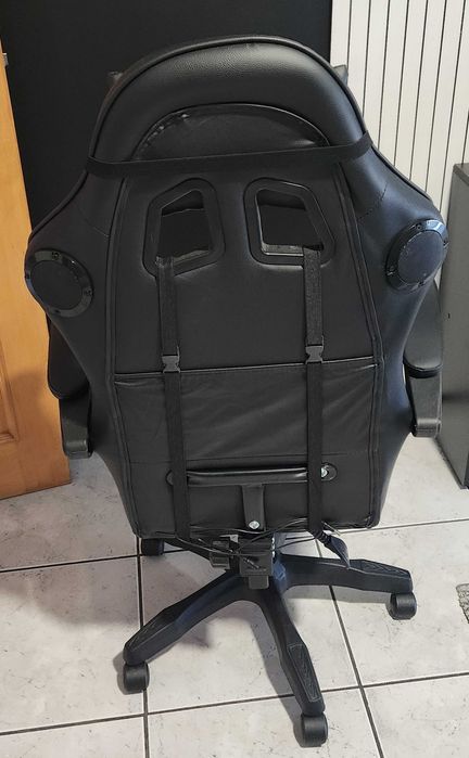 Cadeira gamer c/ colunas Bluetooth e massagens