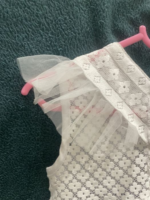 Sukienka  dla dziewczynki rozmiar 98 biala z falbankami