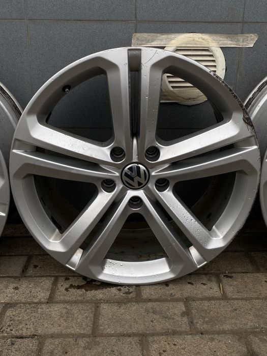 Диски Volkswagen Touareg R-Line  9*20 et57 5x130 R20
