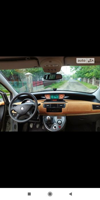 Продаєтьця Лянча федра