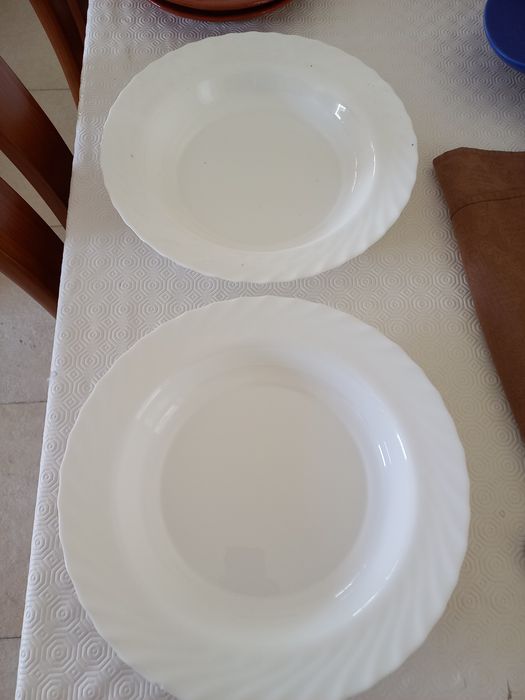 Two Deep Arcopal Dishes423544059206062080