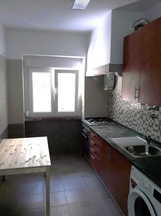 Quarto junto à estação Roma - Areeiro