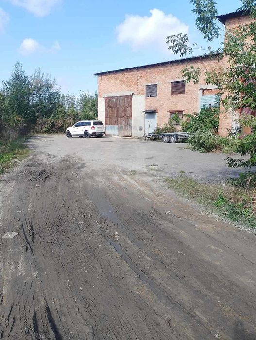 Продамо  приміщення вільного призначення.