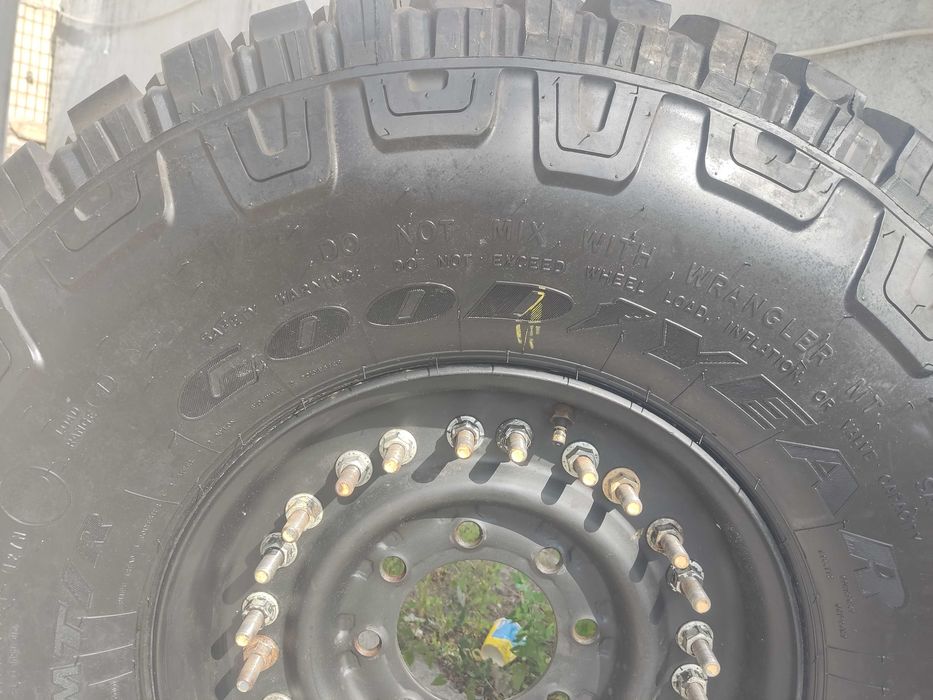 Шина 37x12.50R16.5 Goodyear Wrangler MT/R 133N з RunFat в зборі Хаммер