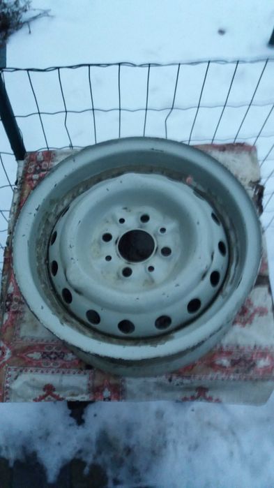 Диск б у в хорошем состоянии на ВАЗ 2106