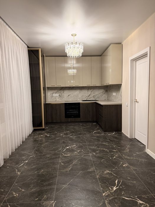 VP Продаж сучасної 1-кімнатної квартири в новобудові, укомплектована