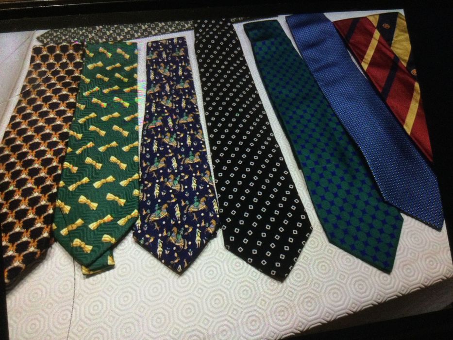 Gravatas Burberrys, Yves Saint Laurent, Valentino, Armani  e outras