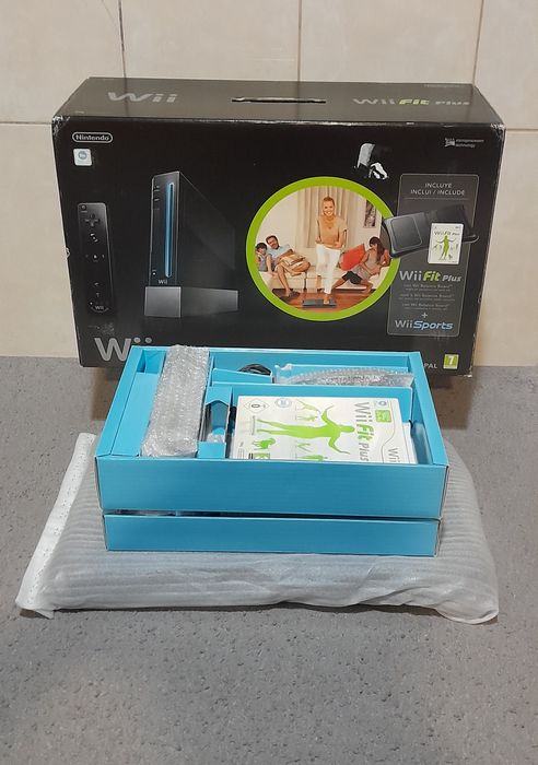 Wii Fit Plus Console Pack + Wii Balance Board (EXCELLENT CONDITION IN BOX)64740620798465123