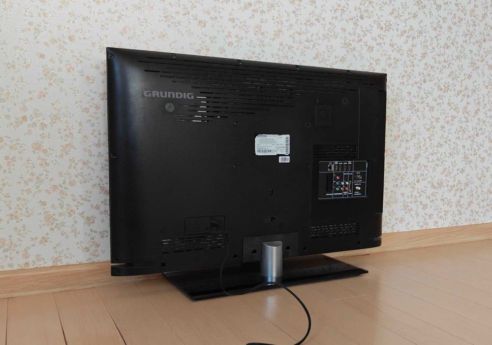 Телевізор Grundig 32 CLE 8235 (32" LED Full HD / HDMI / USB)