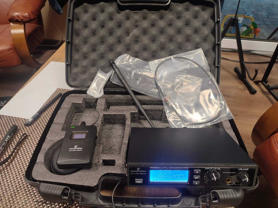 Douszne bezprzewodowe monitory słuchawkowe UHF Soundsation WF-U99