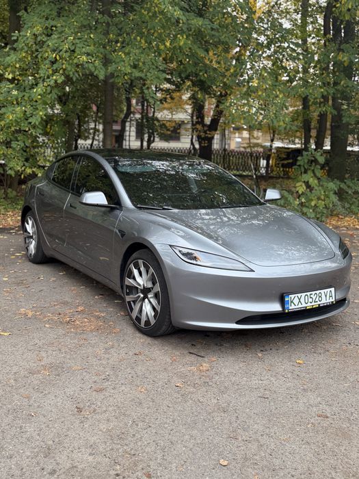 Tesla Model 3 , 2025