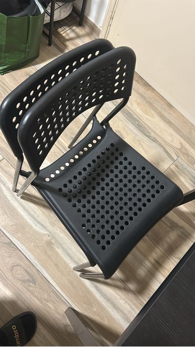 Vendo mesa com 2 cadeiras